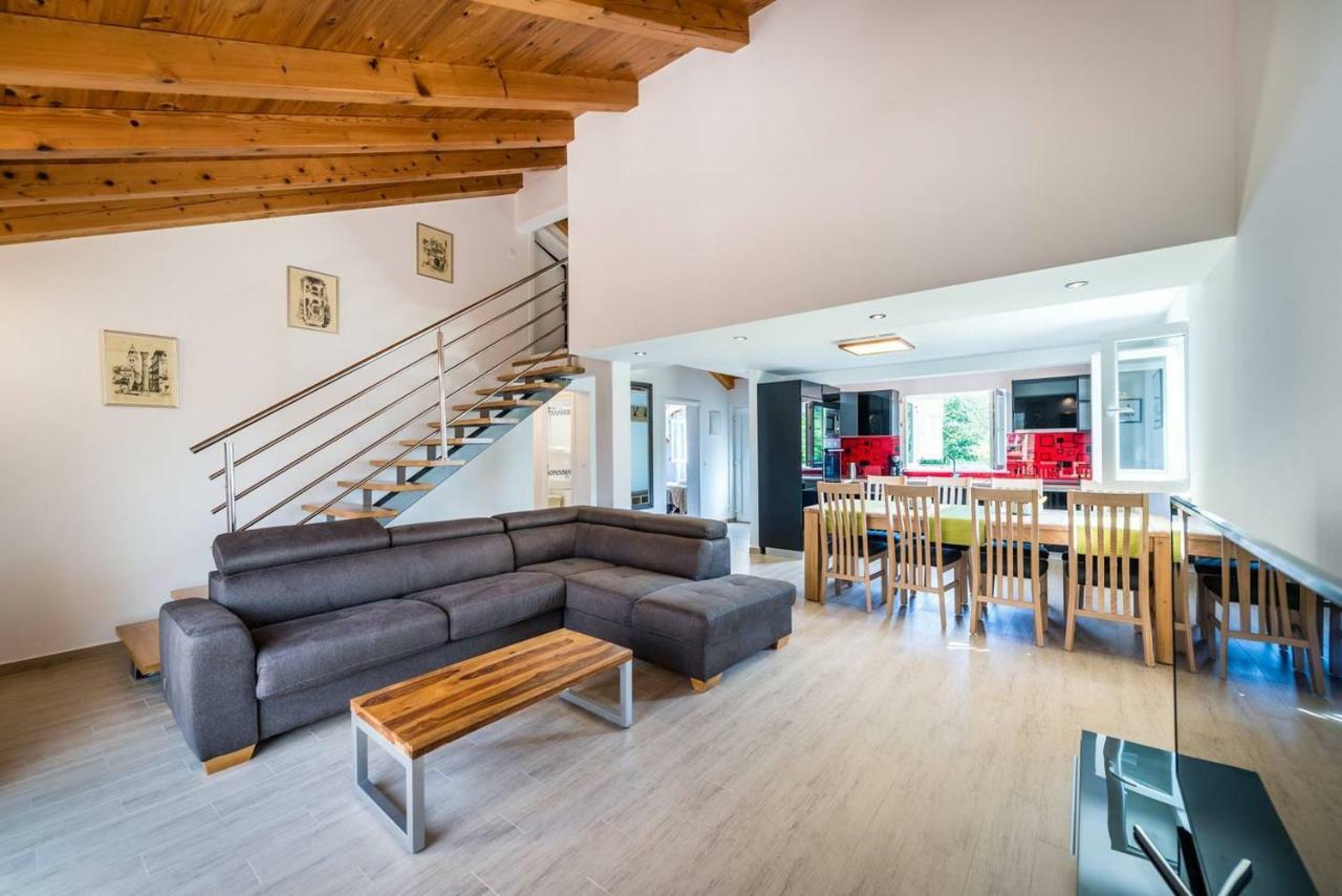 Apartment Karlo's Modern Penthouse Loft *